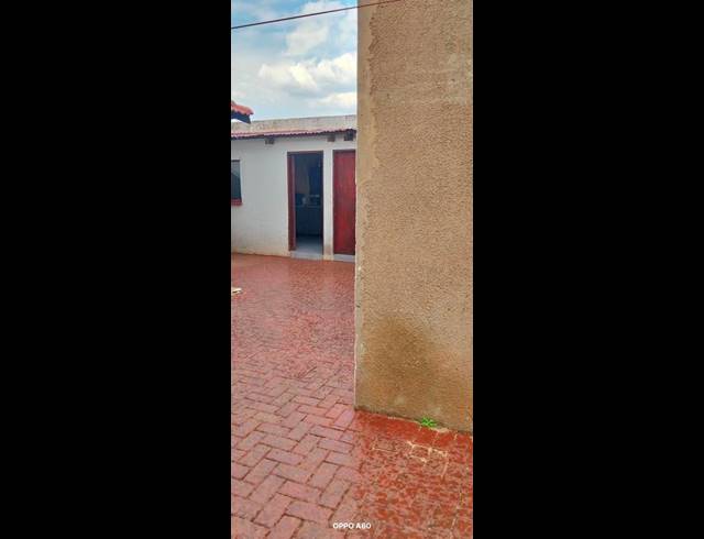 2 BEDROOM HOUSE FOR SALE IN PHOLA PARK EXT 1